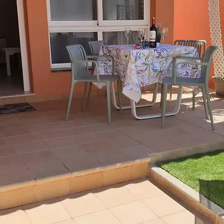 West Corner アパート *